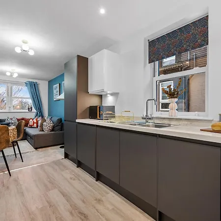 1-Bedroom Luxurious, City Centre, Chic & Stunning Apartment In Southampton, Sleeps 4, Summer Special Offer! - By Blue Puffin Stays Exterior photo
