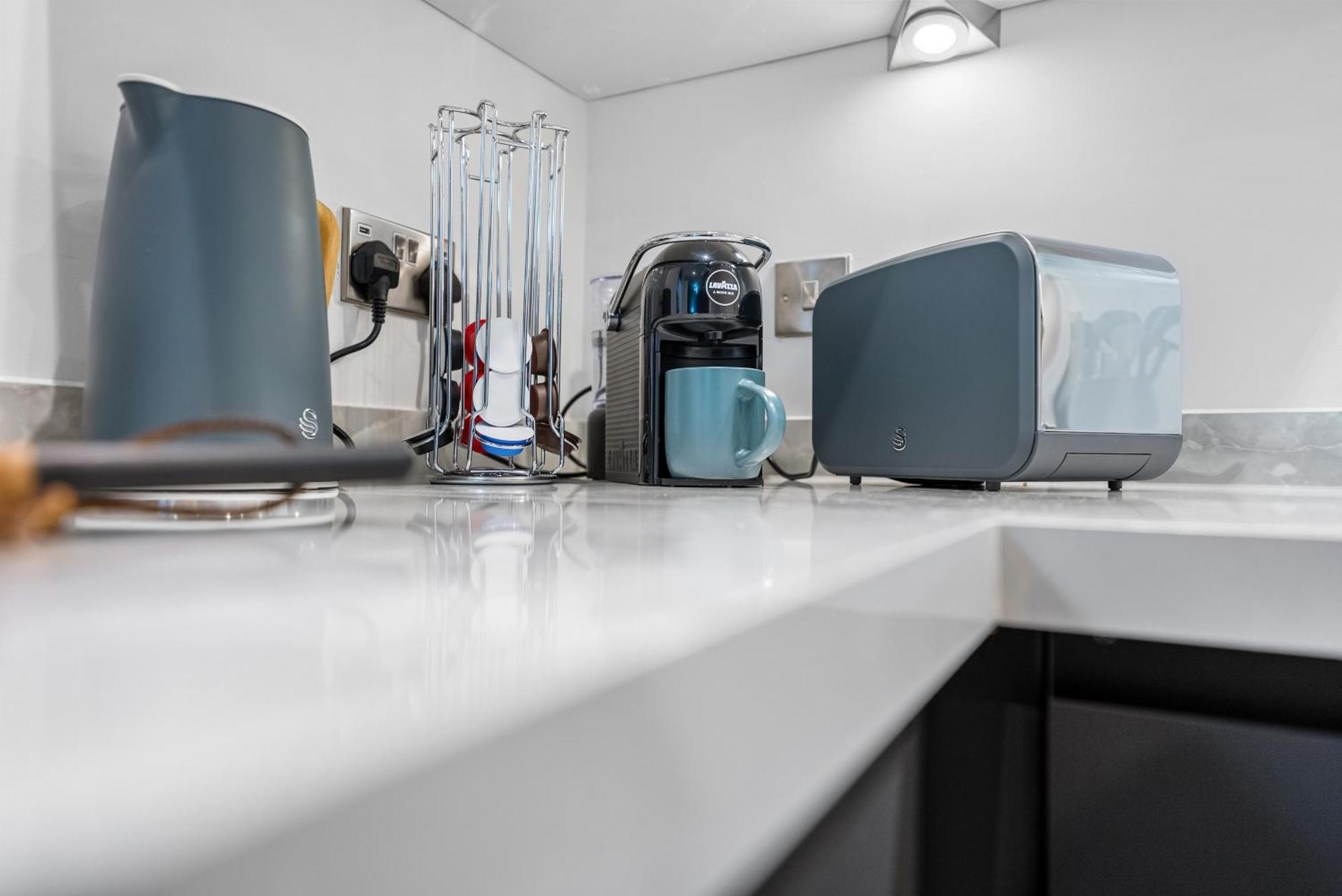 Appartement 1-bedroom Luxurious, Centre, Chic & Stunning In Southampton, Sleeps 4, Summer Special Offer! - By Blue Puffin Southampton